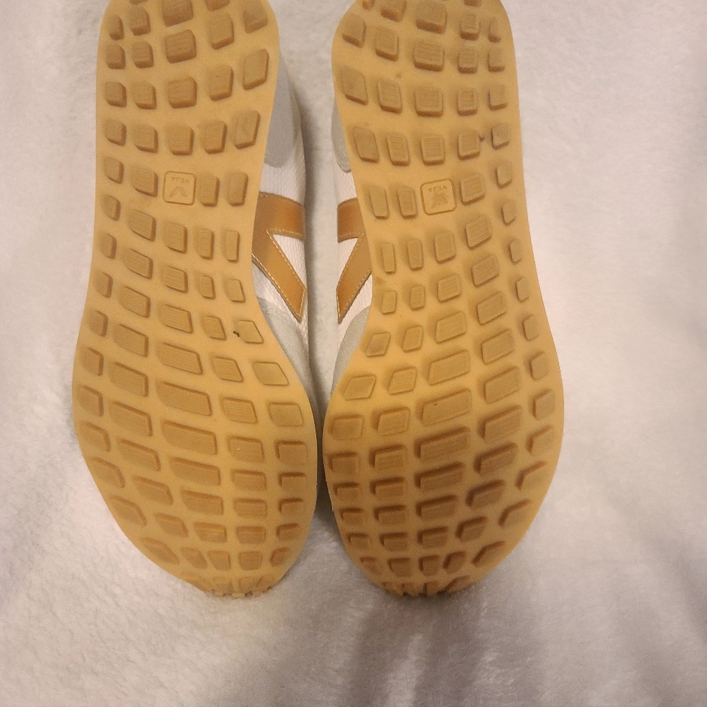 Veja Women's Sneakers in White, Light Gray & Gold - Picture 4 of 5